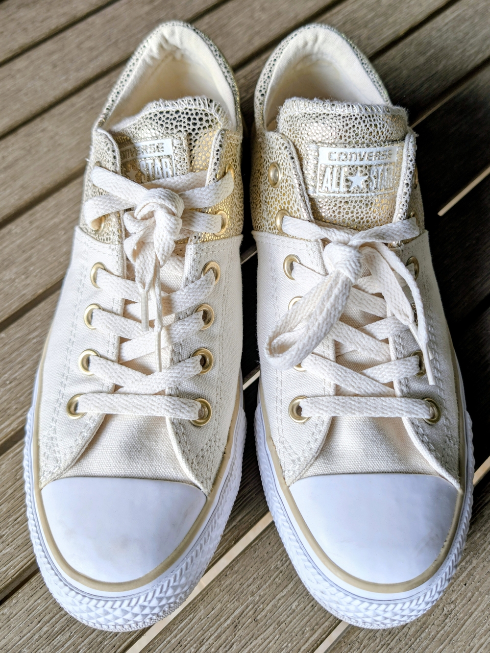Converse All Star Low Top Sneakers w/ Gold Metallic Leather - US Women Sz 9